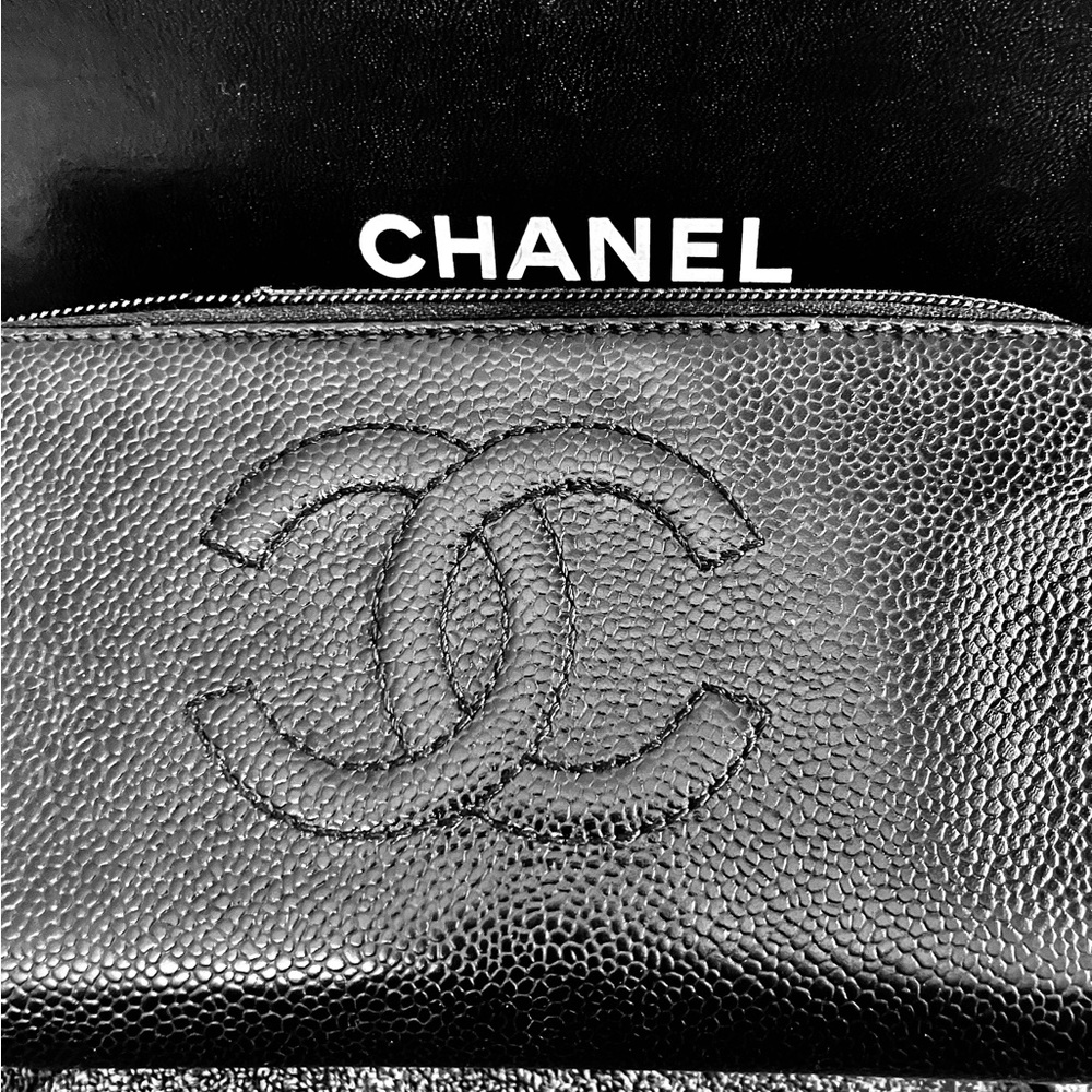 Chanel Caviar Leather Zippy Wallet
CC Tag Code: #7370108